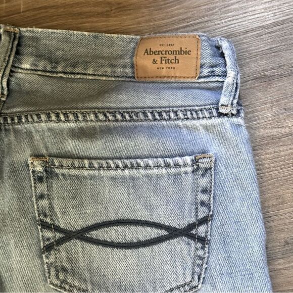 Abercrombie & Fitch Light Wash Boyfriend Straight Leg Jeans Size 00R - Picture 6 of 7